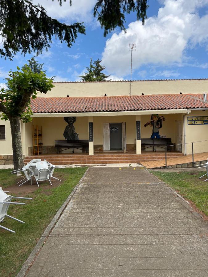 Hostel Albergue Municipal San Martín del Camino Exterior foto