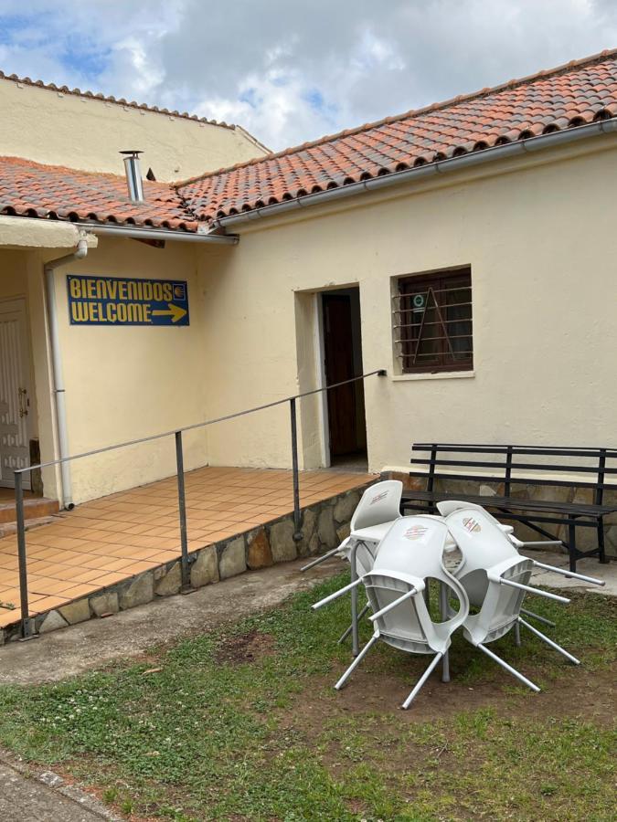 Hostel Albergue Municipal San Martín del Camino Exterior foto