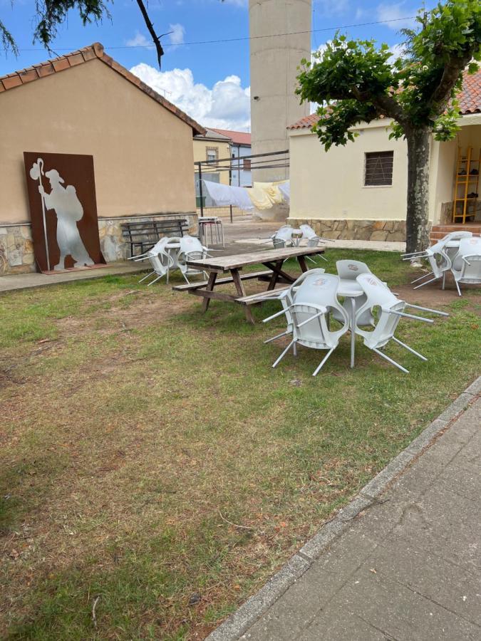 Hostel Albergue Municipal San Martín del Camino Exterior foto